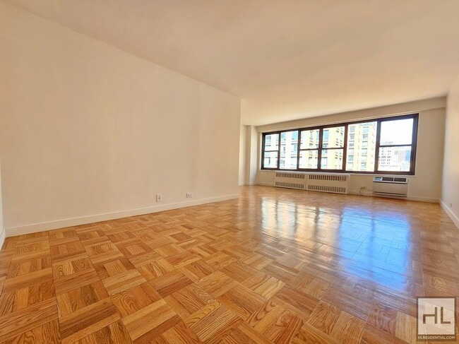 Building Photo - Top-Floor Alcove Studio Near Union Square