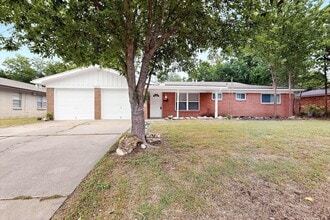 Building Photo - 3632 Venice Dr