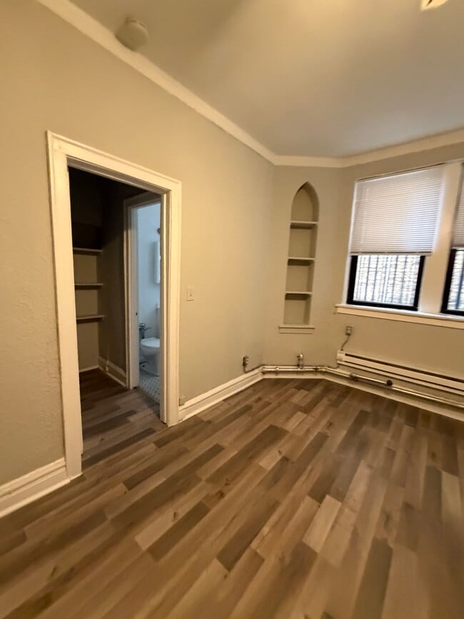 Building Photo - 4827 N Damen Ave