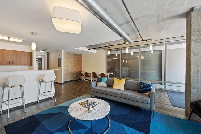 Resident Lounge - Lumina Hollywood