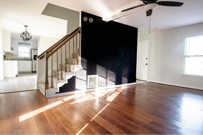 Foto del edificio - 5412 Holly Pines Dr