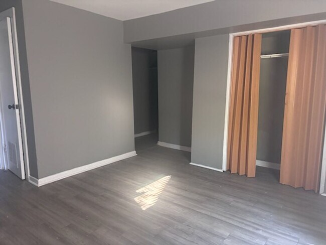 Foto del edificio - 2121 Oakhurst Dr