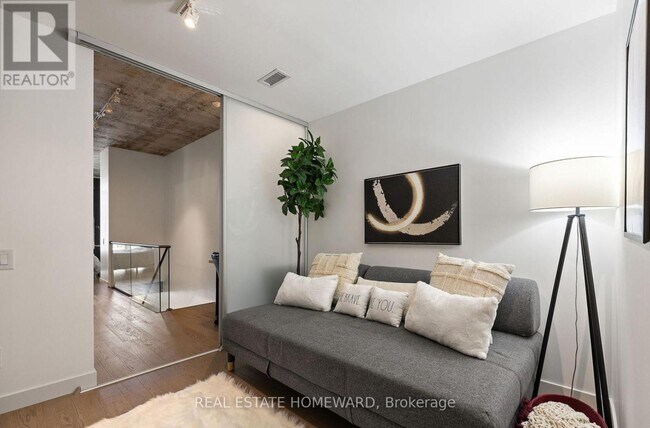 Building Photo - 25-T25 Stafford St