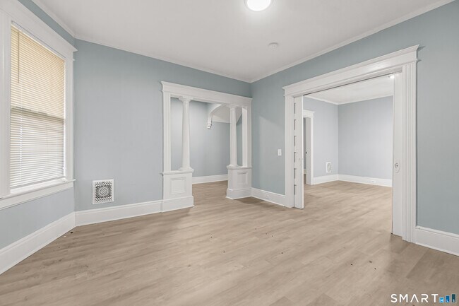 Building Photo - 105 Carleton Ave