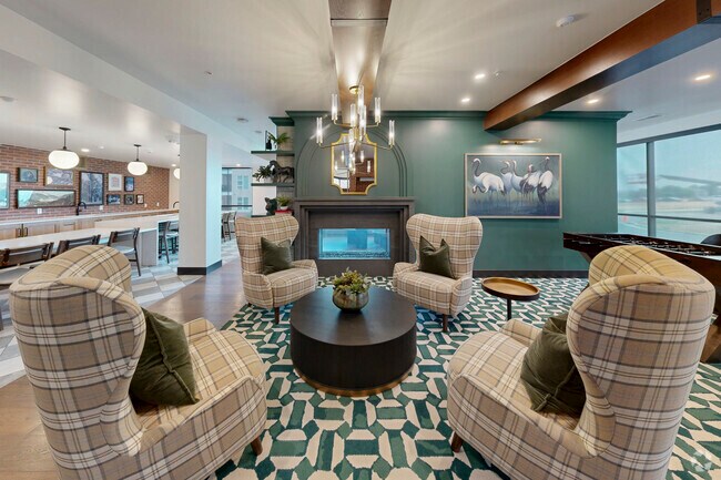 Casa club con cocina de entretenimiento y mesas de comedor - Sorella at Loretto Heights