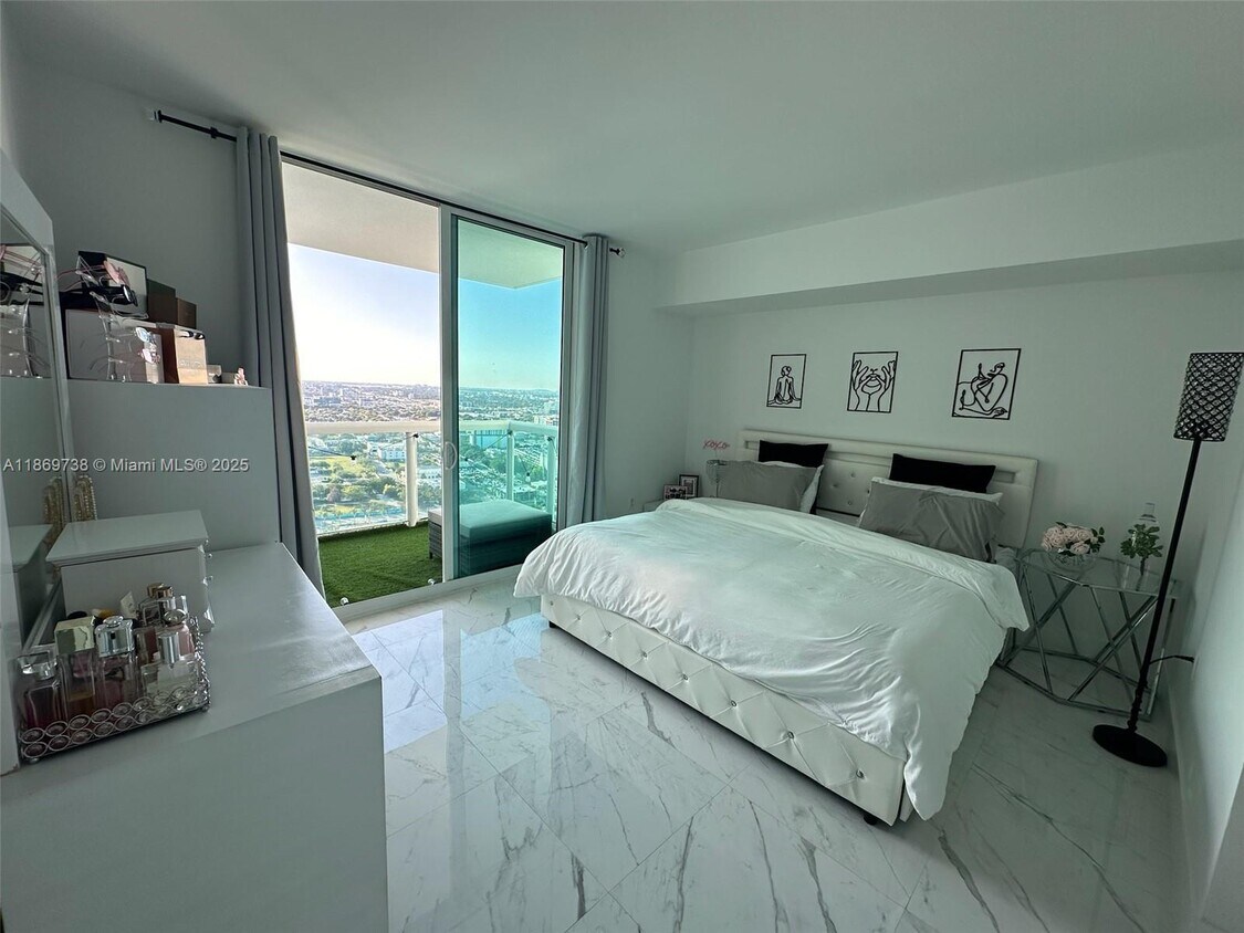 Foto principal - 1800 N Bayshore Dr