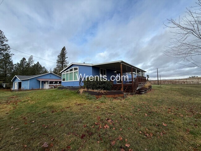 Foto del edificio - Coming in January! Country Living Homestead Rental