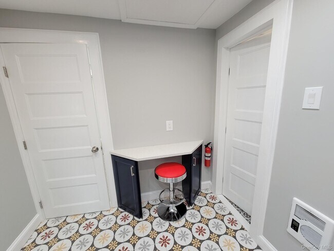 Building Photo - 10 Hiddink St