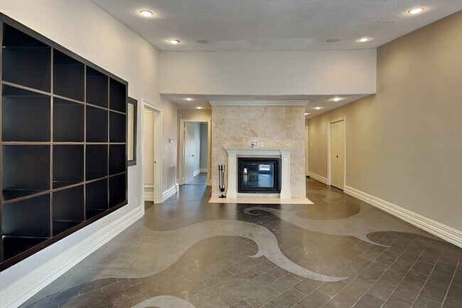 Building Photo - 5064 Nash Dr