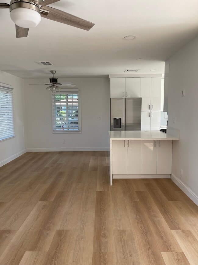 Foto del edificio - 7721 Chimineas Ave