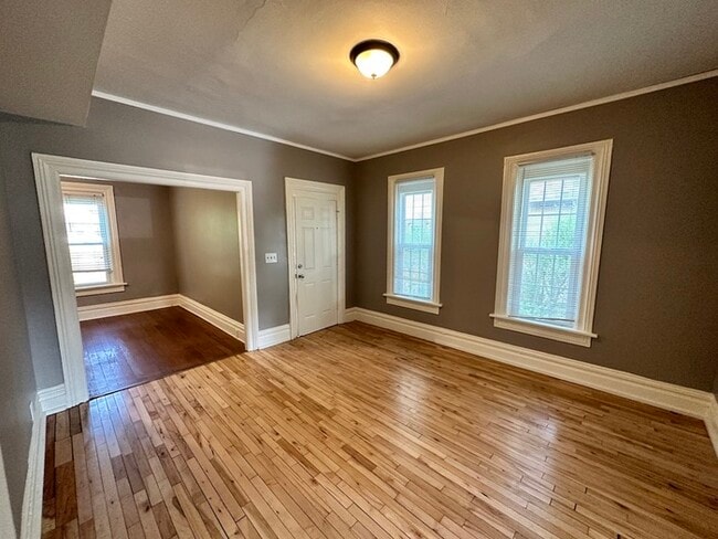 Building Photo - Southwest Side 3 Bedroom Spacious Home