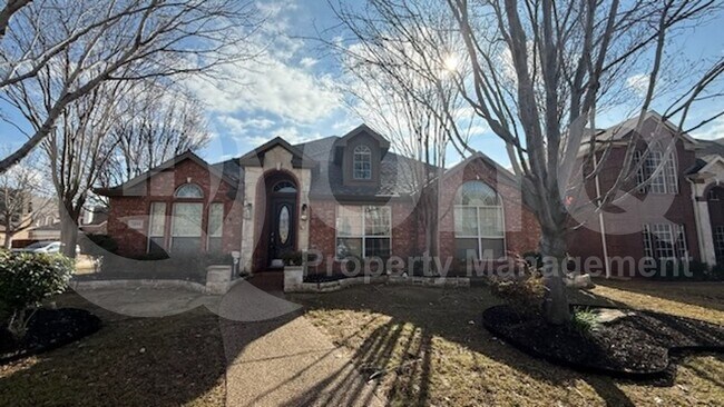 Building Photo - 1899 Kings View Dr