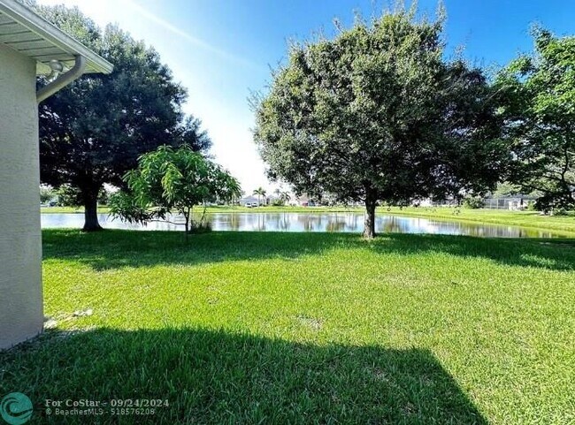Foto del edificio - 2811 Serenity Cir S