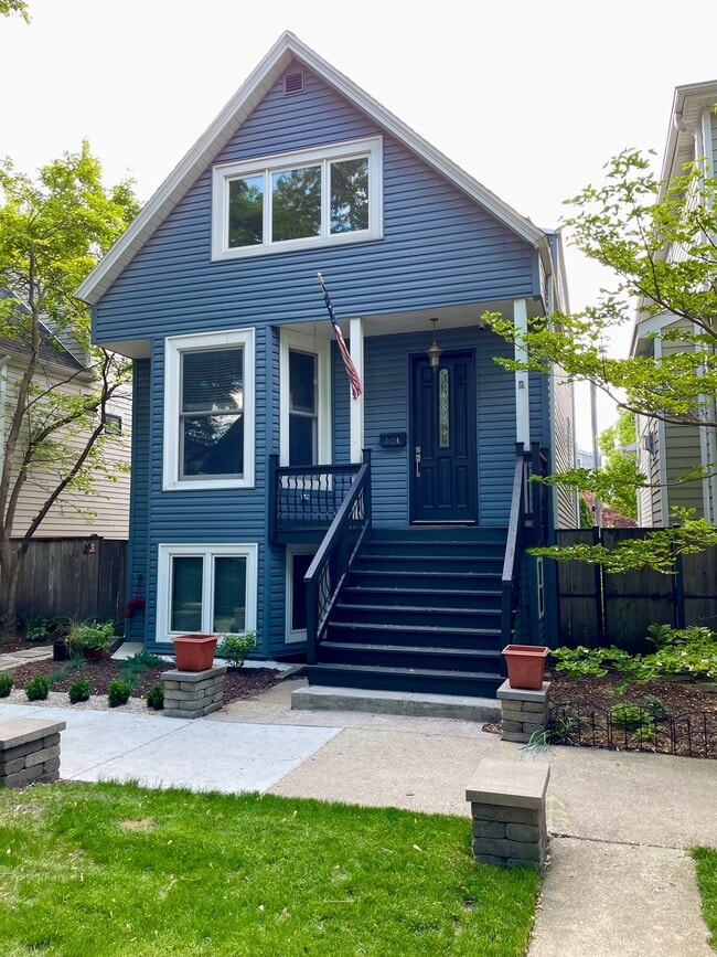 Building Photo - 3624 N Seeley Ave