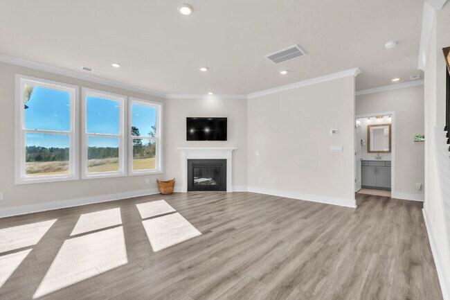 Building Photo - Elegant 5BR/4BA Home Minutes from the Swam...