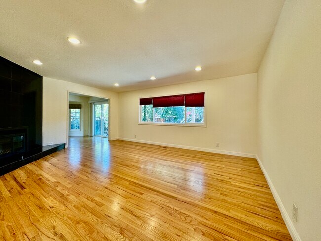 Foto del edificio - 1186 Happy Valley Ave