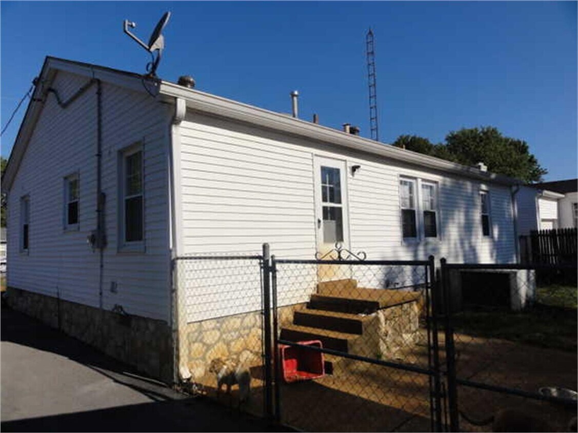 Building Photo - 1706 Kirby Dr
