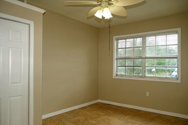 Building Photo - Charming 2bd 1bth home available now!