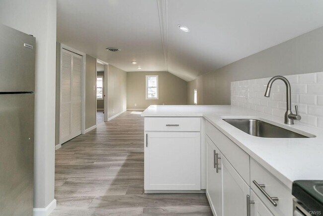 Building Photo - 4527 Apulia Rd