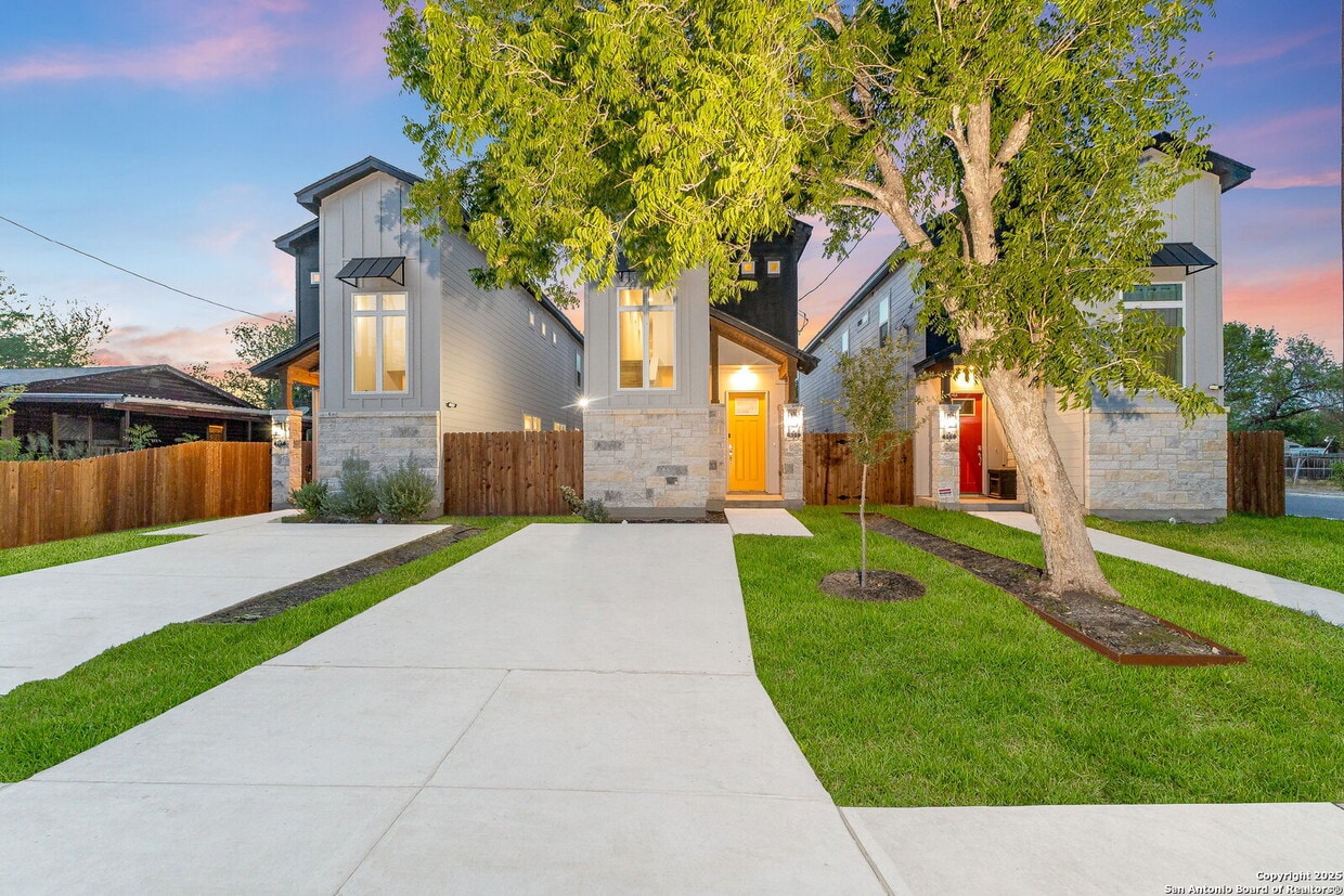 Charming 3-Bed Custom Luxury Rental with 2.5 Baths near Downtown San Antonio – 1668 Sq Ft of Comf... - Charming 3-Bed Custom Luxury Rental with 2.5 Baths near Downtown San Antonio – 1668 Sq Ft of Comf...