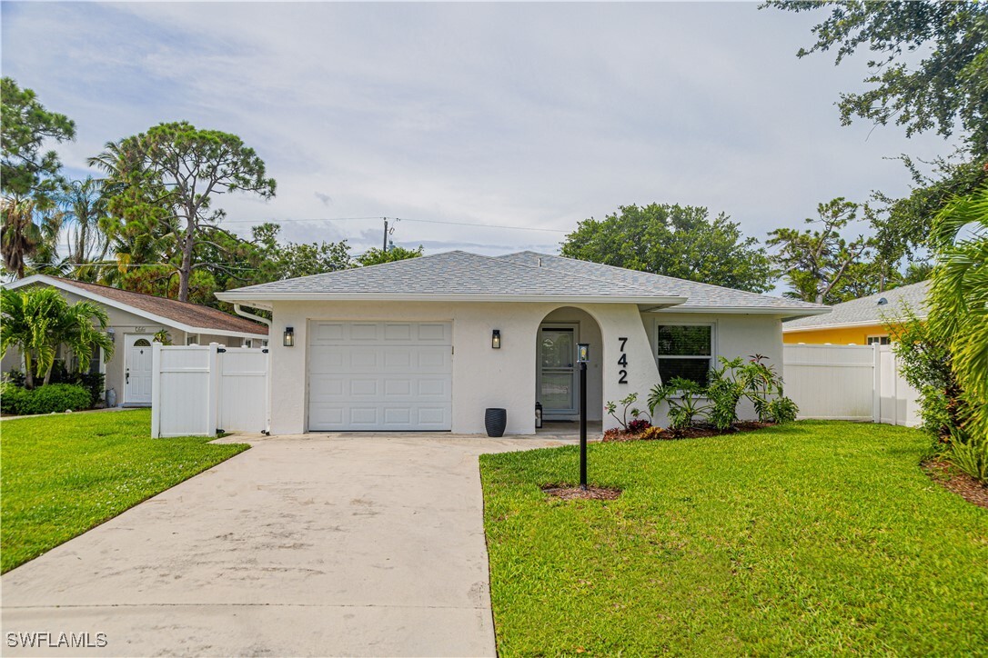 Foto principal - 742 99th Ave N
