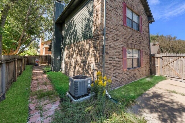 Foto del edificio - 11 Regency Ln
