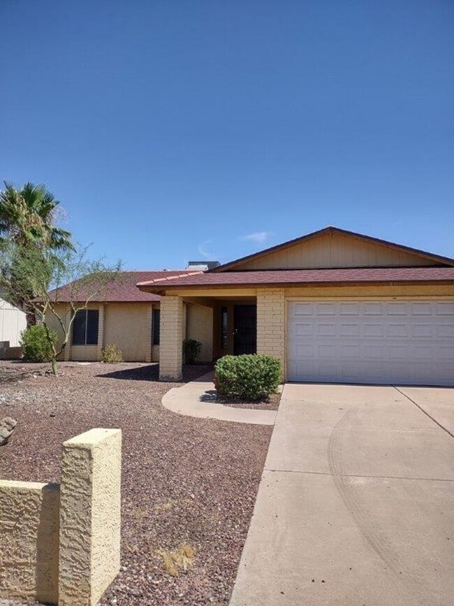 Building Photo - 7120 W Sunnyslope Ln