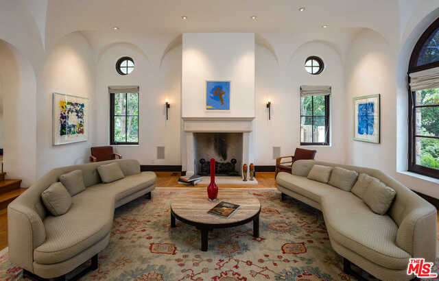 Building Photo - 908 N Bedford Dr