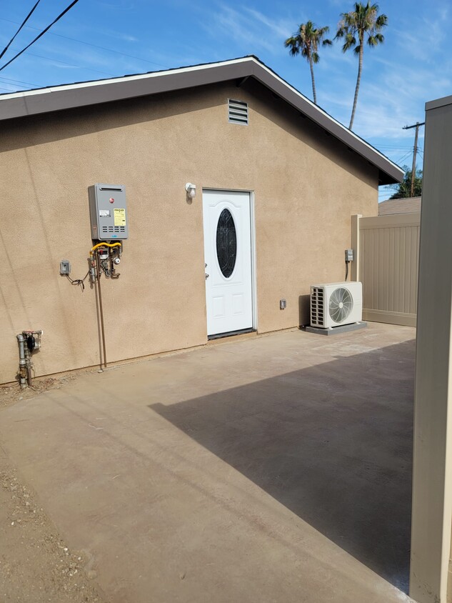 Primary Photo - 7618 De Soto Ave