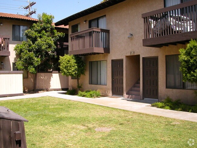 Building Photo - Monte Vista Townhomes II