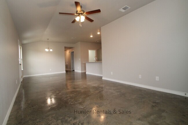 Foto del edificio - 308 Lowes Blvd