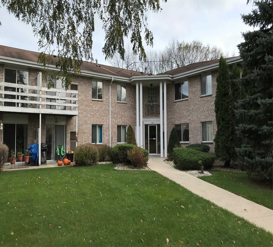 1430 Garay Ln, Port Washington, WI 53074 Apartments in Port