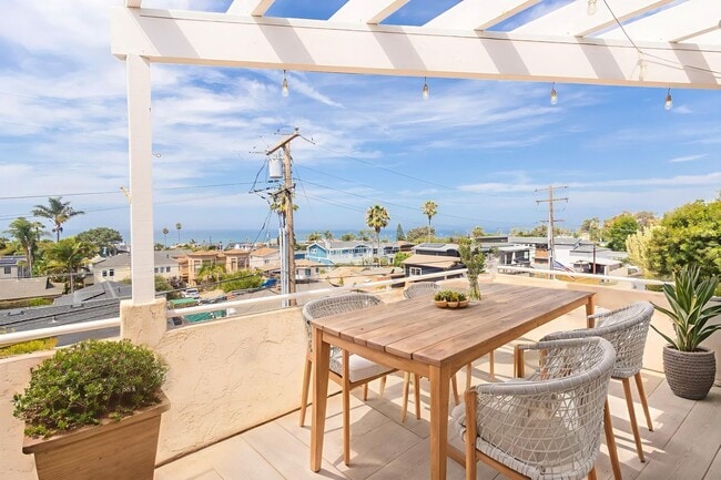 Foto del edificio - Beautiful 3Bed/2.5Bath Oceanview Home in C...