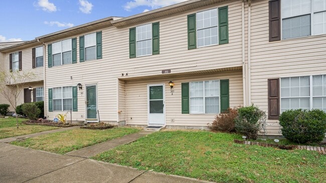 Building Photo - Updated Townhome in Newport News