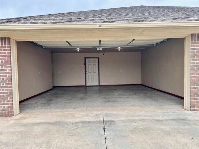Building Photo - 1601 Lawter Rd
