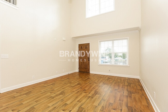 Building Photo - 4814 Octavia St