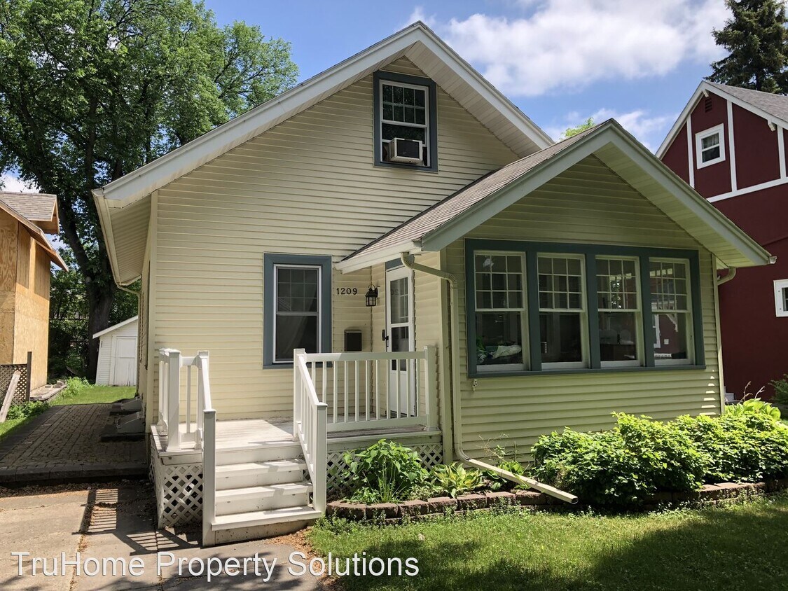 1209 Belmont Rd, Grand Forks, ND 58201 House Rental in Grand Forks