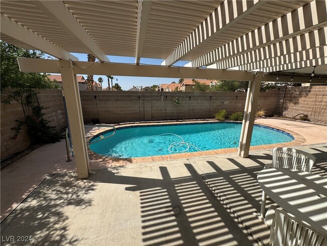 Building Photo - 10041 Dove Ridge Dr