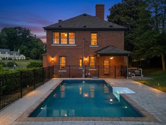 Foto del edificio - 290 Long Cres Dr