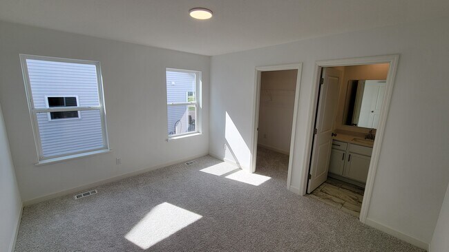 Building Photo - 1628 River Rock Dr