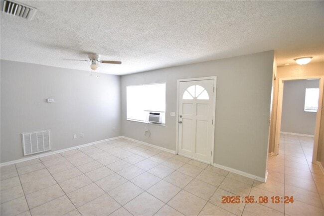 Foto del edificio - 8320 Oleander Ln