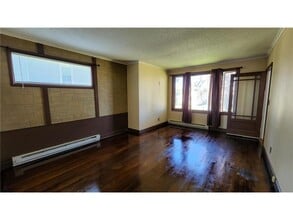 Building Photo - 118 12th St S