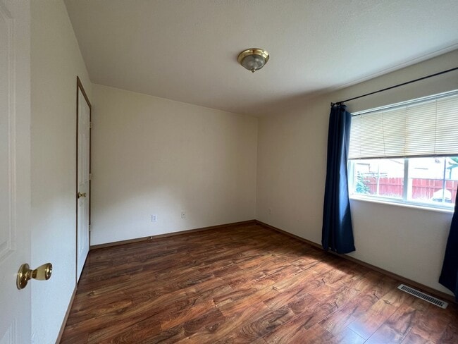 Foto del edificio - 2 Bed - 2 Bath - Off Street Parking