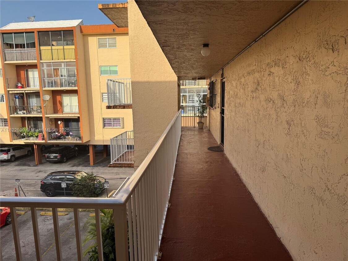 Building Photo - 1085 W 68th St