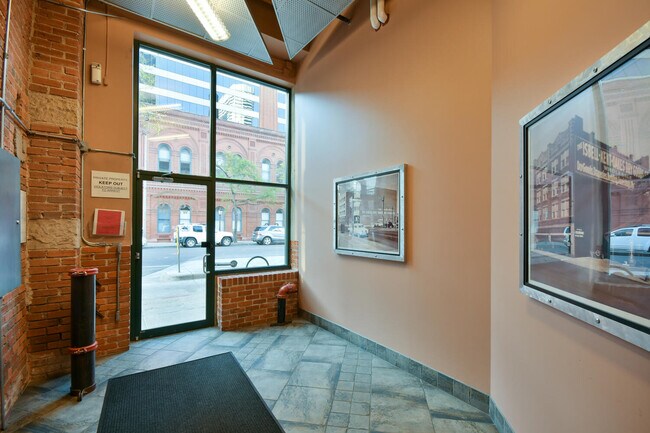 Building Photo - 1800 Lawrence St