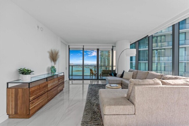 Foto del edificio - 650 NE 32nd St