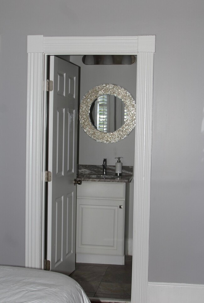 Building Photo - 203 E Duffy St