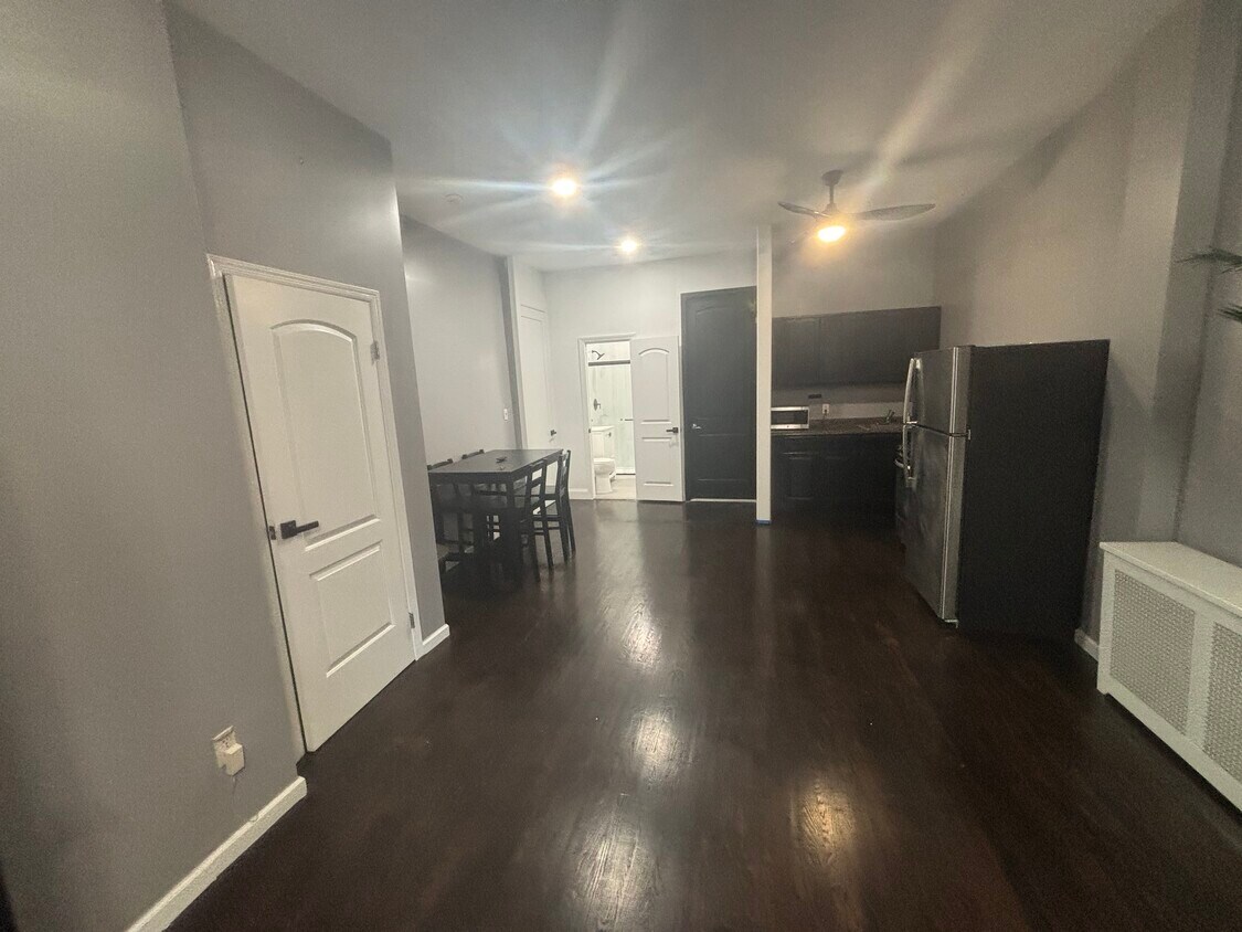 Foto principal - 448 Hancock St