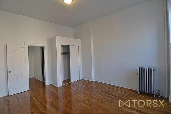 Foto del edificio - 3 bedroom in BROOKLYN NY 11206