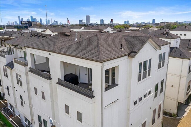 Building Photo - 5469 Larkin St